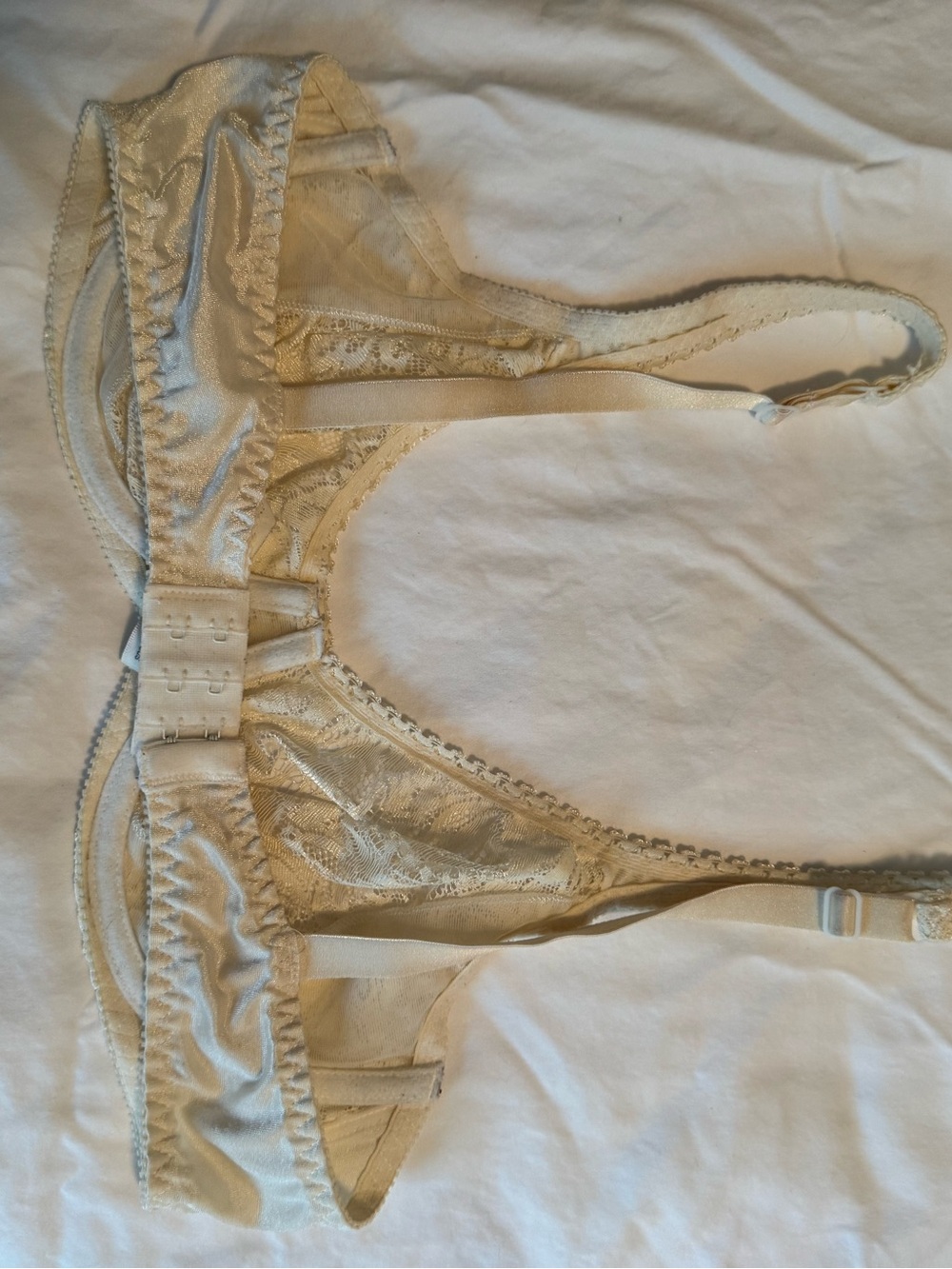 Wacoal and Vogue Lace Underwire Bra Trio in Ivory, Nude, and Black Size 36C - Picture 14 of 15